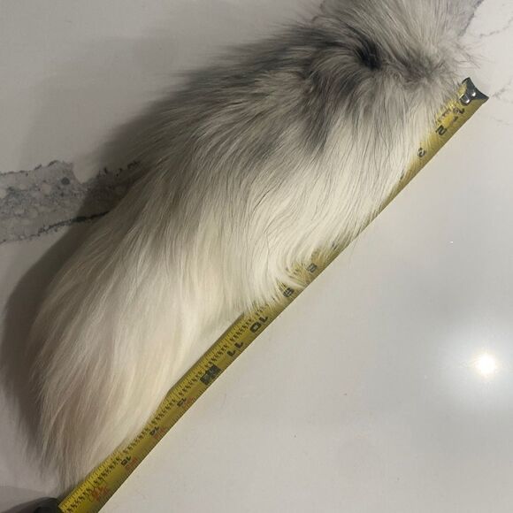 Fox Tail Keychain - Picture 2 of 3